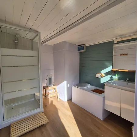 Destination Ailleurs Деревянный коттедж Кастеллан