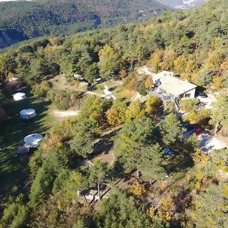 Destination Ailleurs Деревянный коттедж Кастеллан