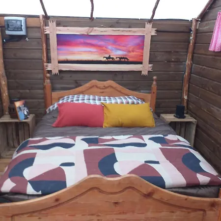 Lodge Destination Ailleurs Eco-domaine & *
