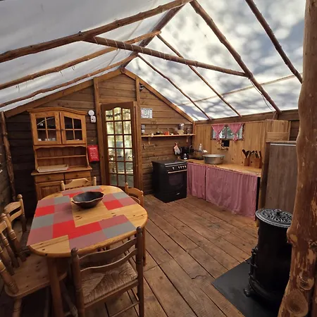 Lodge Destination Ailleurs Eco-domaine & *