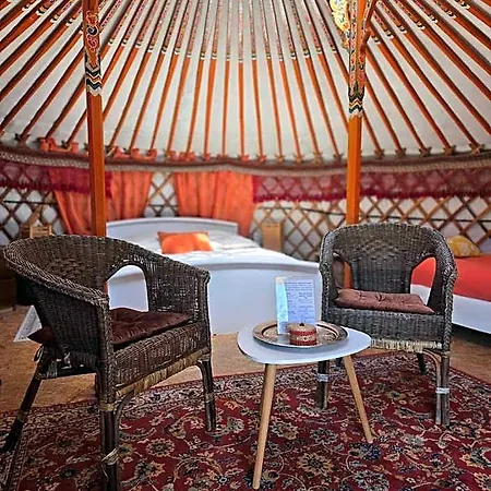 Destination Ailleurs Eco-domaine & Lodge *